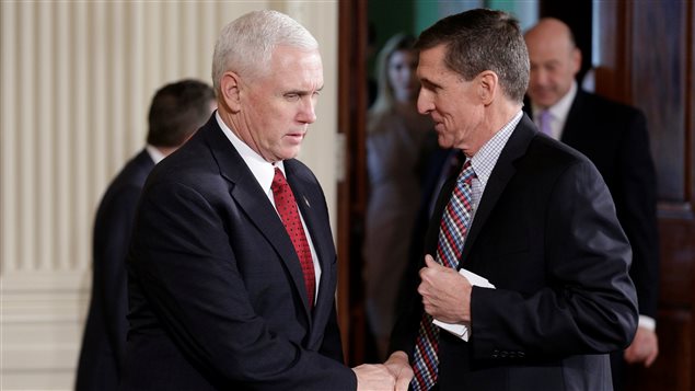 El vicepresidente estadounidense Mike Pence y el general Michael Flynn, ex consejero estadounidense en Seguridad Nacional.