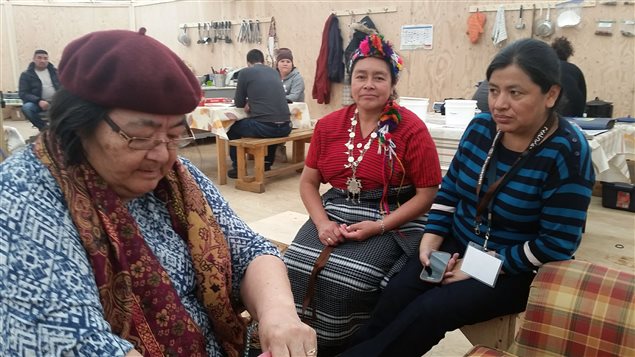 Indígenas Maya K’iché y Cree en Mistissini.