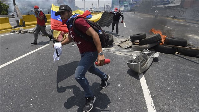 Caracas dice que las protestas son orquestadas por la oposición para desestabilizar al país.
