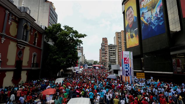 Simpatizantes del gobierno recordaron el intento de golpe de Estado de 2002.