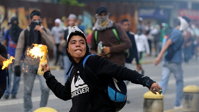 Protestas, represión, una espiral de violencia que no deja lugar al diálogo.