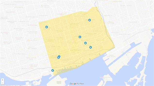 黄色是多伦多市中心地区、蓝点是加油站