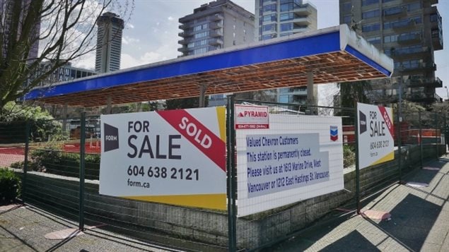 Georgia和Bidwell交界处的Chevron加油站已关门