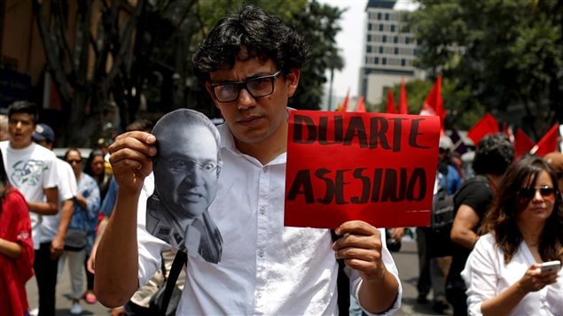 Manifestación en Ciudad de México el 16 de agosto de 2015, para protestar contra el asesinato del fotógrafo de prensa Rubén Espinosa y 4 mujeres, el 31 de julio 2015