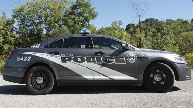 Vehículo patrullero de la Policía de Toronto, criticado por su aspecto intimidatorio y militarista.
