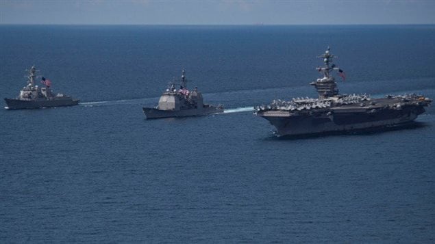 El portaaviones nuclear USS Carl Vinson a la cabeza de una armada rumbo a las aguas del Pacífico occidental.