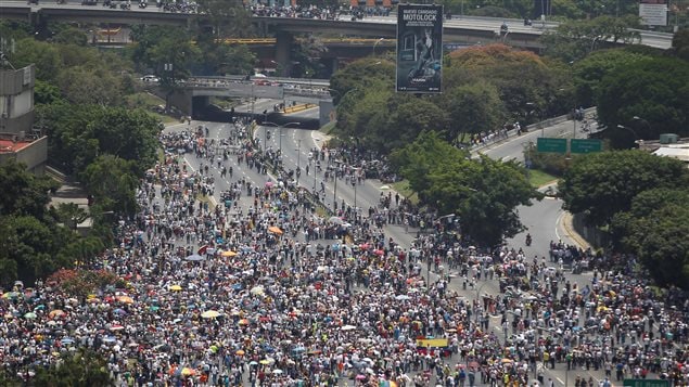 La oposición venezolana manifestó nuevamente este lune 24 de abril 2017.