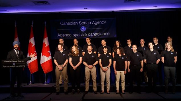 Le ministre fédéral de l’Innovation, Navdeep Bains, a dévoilé les noms des 17 aspirants astronautes lundi matin, à Toronto.PHOTO COLE BURSTON, LA PRESSE CANADIENNE