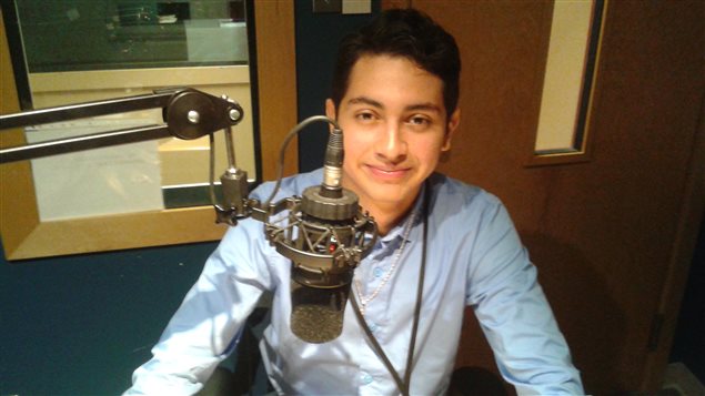 Marco Mondragón en los estudios de Radio Canadá Internacional