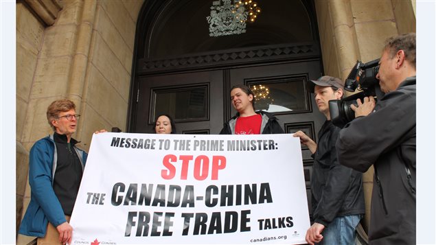  Members of the Council of Canadians with a banner outside the Prime Minister’s office on April 26th, 2017