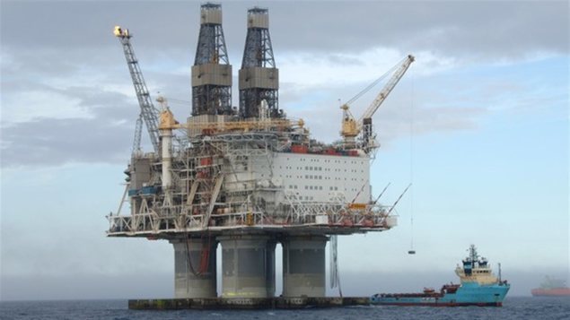 Une plate-forme pétroilière Une plate-forme pétroilière