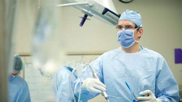 Dr Alan Getgood performing surgery 2014.