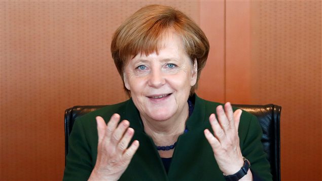 La titular de Defensa cuenta con el respaldo de la canciller Merkel.