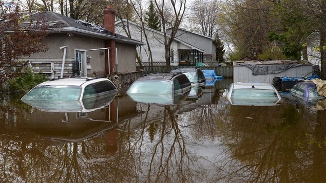 Barrio inundado por el Río Gatineau en la ciudad de Gatineau, Quebec. 