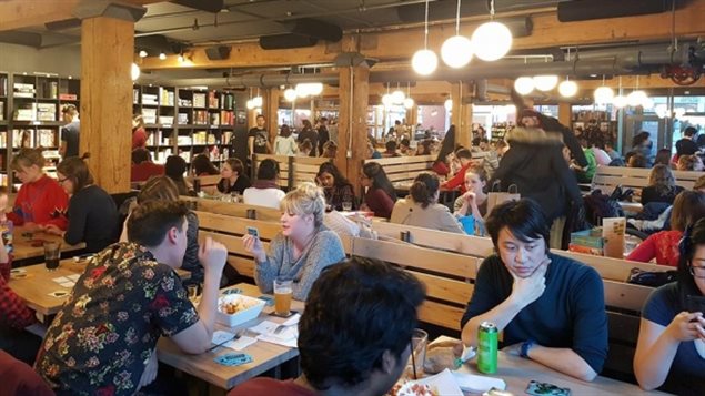 Snakes & Lattes店老板Ben Castanie支持提薪