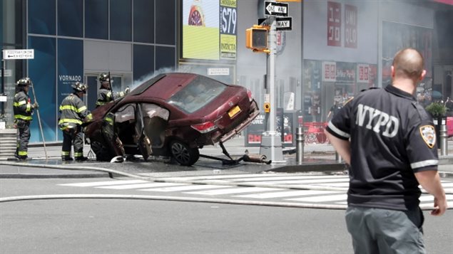 Un auto que se lanzó contra los peatones en Times Square, Nueva York, dejó un muerto y veintitrés heridos.
