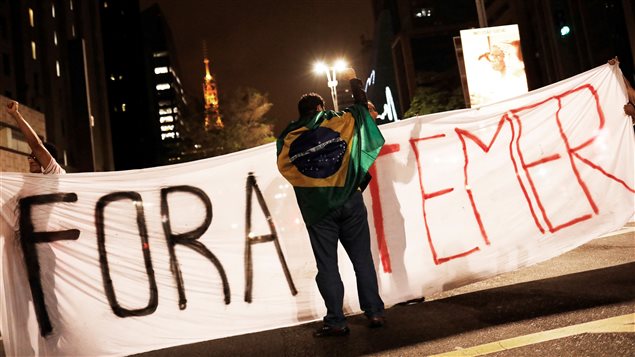 Numerosos manifestantes reclamaron la salida de Temer del poder.