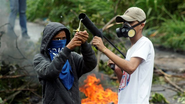 Opposition supporters clash with riot security forces during a protest against Venezuela’s President Nicolas Maduro’s government in Palmira, Venezuela May 16, 2017.