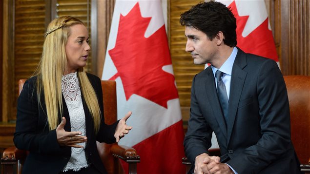 El primer ministro de Canadá, Justin Trudeau con Lilian Tintori, el 16 de mayo en Ottawa. 