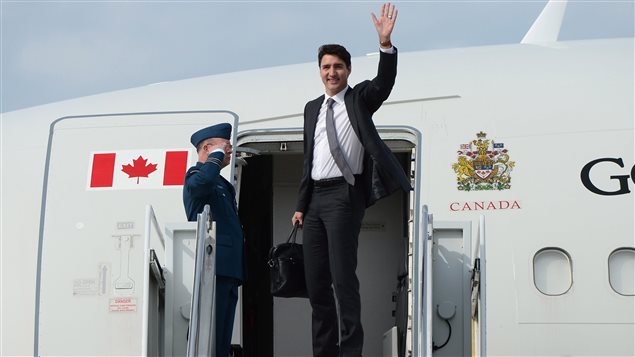 El primer ministro Justin Trudeau este miércoles 24 de mayo, mientras salía hacia Europa. 