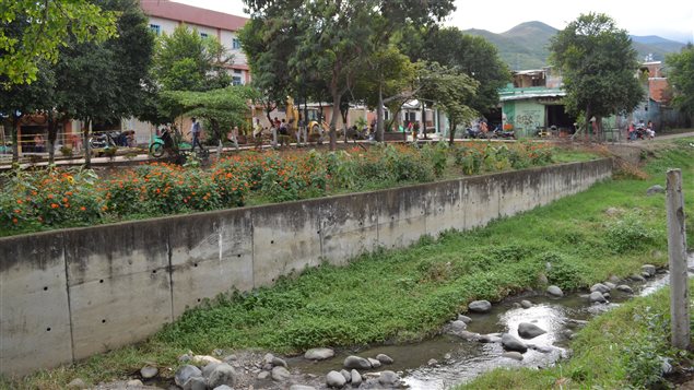 Yumbo sufre periódicamente inundaciones provocadas por el Río Yumbo, y algunos proyectos han tratado de reducir esos riesgos.