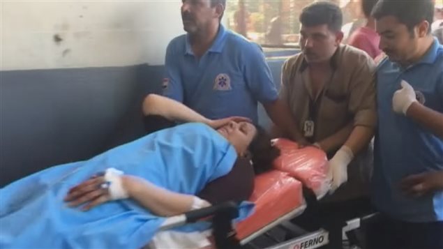 امرأة قبطية نُقلت إلى مستشفى معهد ناصر في القاهرة بعد إصابتها بجراح في هجوم اليوم على الحافلة التي كانت تقل أقباطاً في محافظة المنيا. 