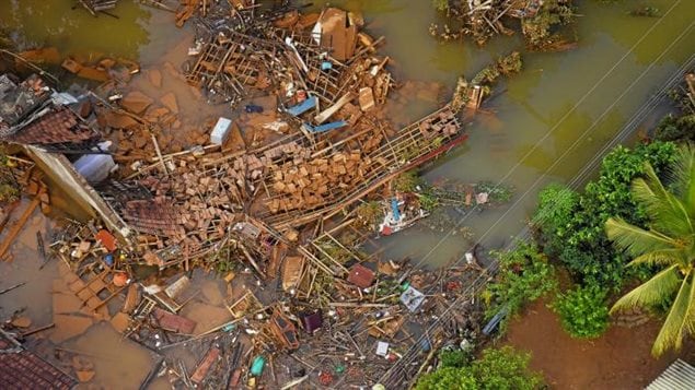 Destrozos en Bangladesh por el paso de Mora