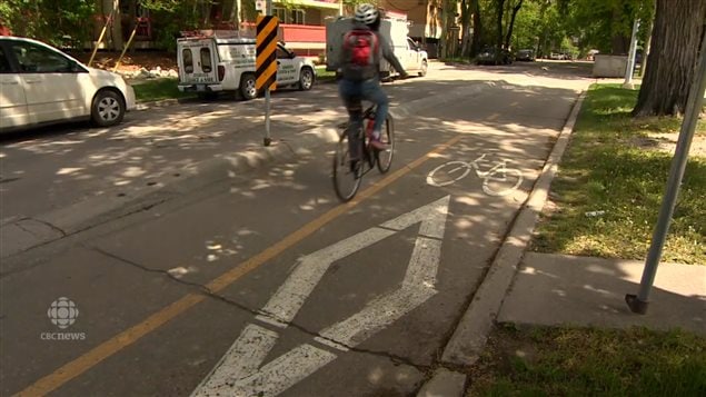 The CAA says it is safer to have barriers between roads and bicycle paths.