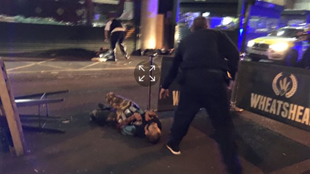 Un policía armado y un sospechoso muerto en un ataque terrorista fuera de Borough Market en el centro de Londres el 3 de junio de 2017.