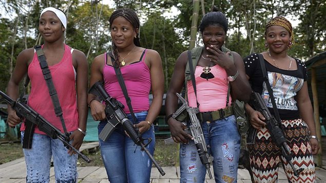 Jóvenes miembros de las FARC