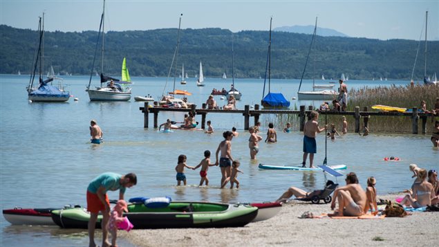 Les lacs canadiens sont des lieux de choix des familles canadiennes en été 