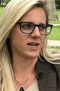 Laura Nash由于两难选择压力过大曾一度想自杀