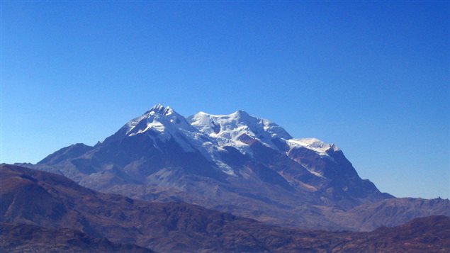 El Illimani, nevado de la cordillera andina junto a La Paz, Bolivia.