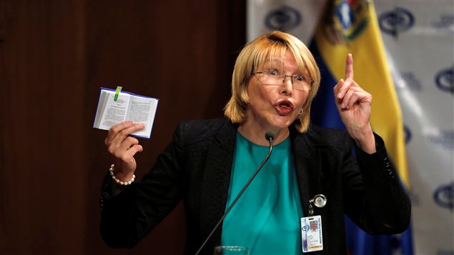La procuradora Luisa Ortega se opone a la reforma de la Cosntitución sancionada por Chávez.