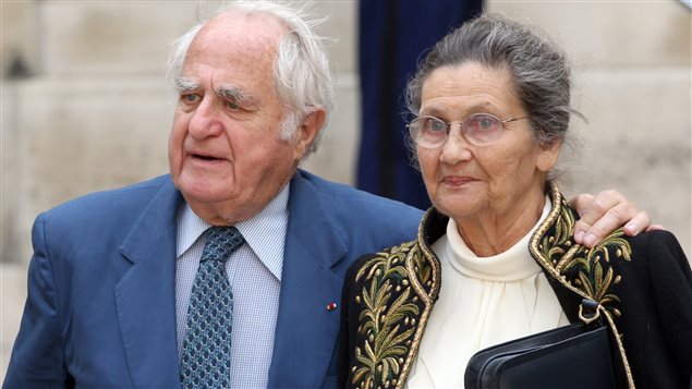 La historiadora, abogada, política y miembro del Academia Francesa, Simone Veil, en compañía de su difunto esposo Antoine Veil, el 16 de junio 2011. 