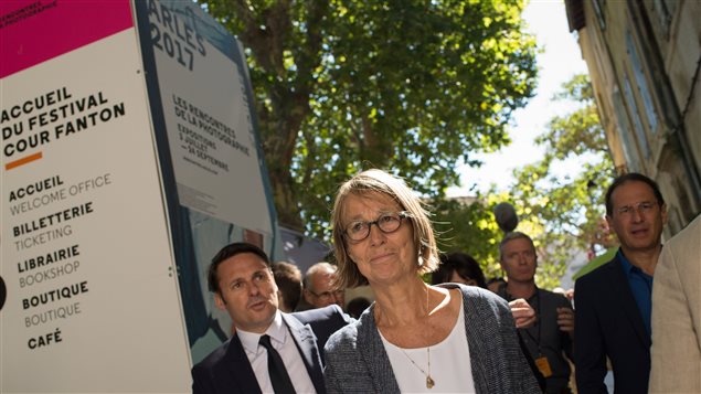 Françoise Nyssen, ministra francesa de la Cultura, estuvo presente en la inauguración de los Encuentros de la Fotografía de Arles 2017.