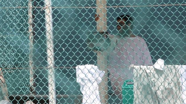 Omar Khadr fotografiado durante su detención en Guantánamo.