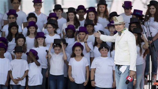 Downie alentó a los más jóvenes a aprender de la historia reciente del país para no repetir errores.