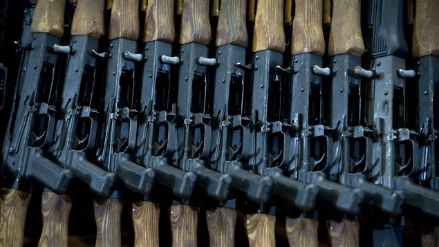 Armas decomisadas durante la detención de un miembro de Los Zetas.