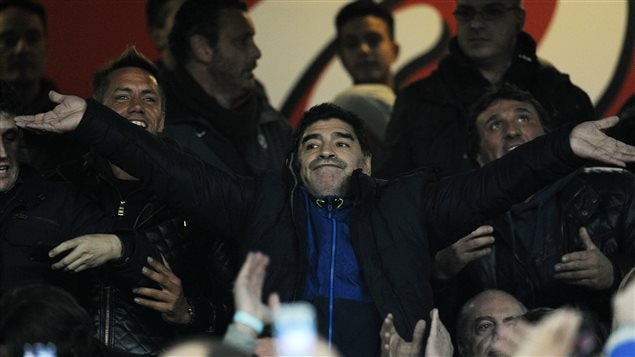 Diego Maradona durante un partido entre el SSC Napoli y el AS Roma en el Estadio San Paolo el 12 de febrero 2014, en Nápoles, Italia. 