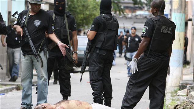 Residente de la favela Vila Alianca muerto en una operación policial.