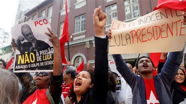 Partidarios de Lula rechazaron la condena al ex presidente.