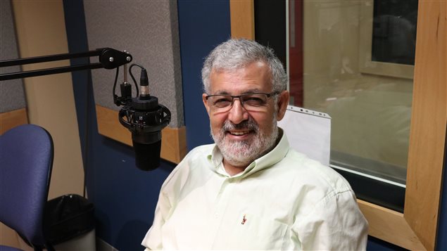 الامام حسن غيّة إمام مسجد سان جان سور ريشوليو في استديو راديو كندا الدولي