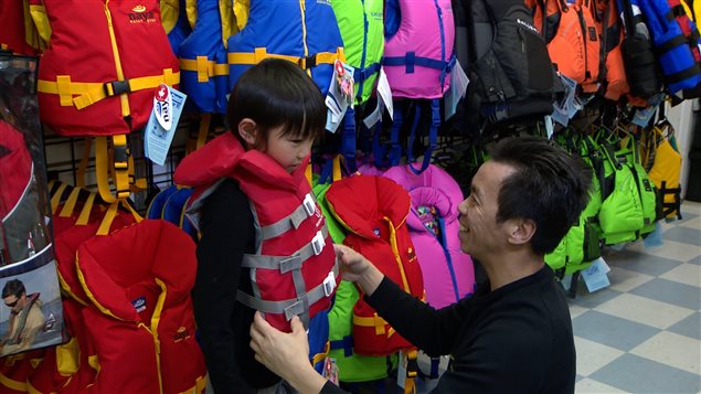Videos explains that life jackets should be worn and properly fitted.