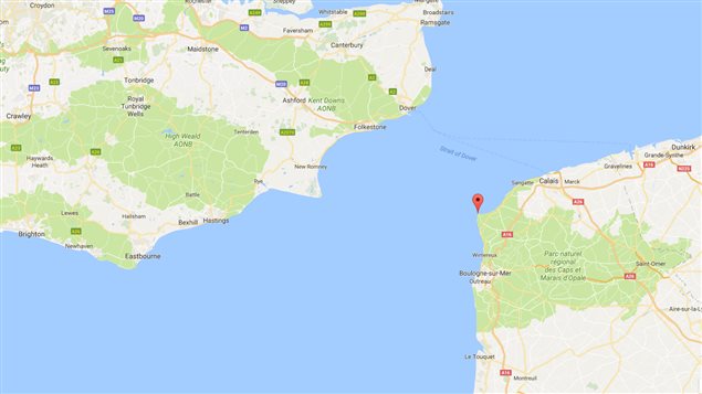 艾米莉游泳从英国的Dover到法国的Cap Gris Nez
