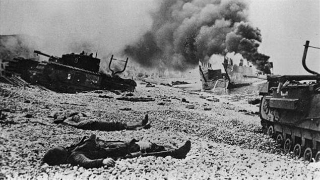 Canadian dead on the beach after the raid