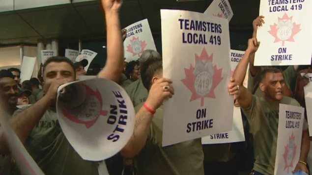 皮尔逊机场地勤罢工要求提高工资改善劳动条件