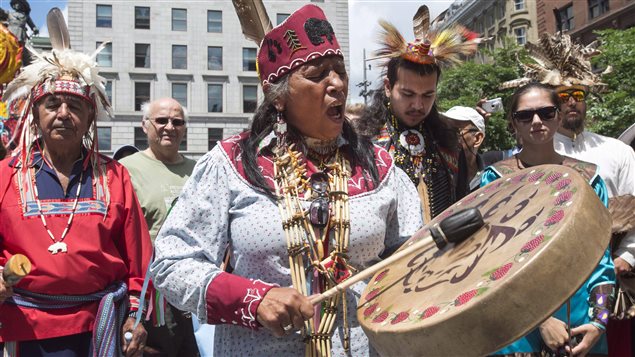 La mujeres indígenas llegan a puestos de poder en menor medida que los hombres.