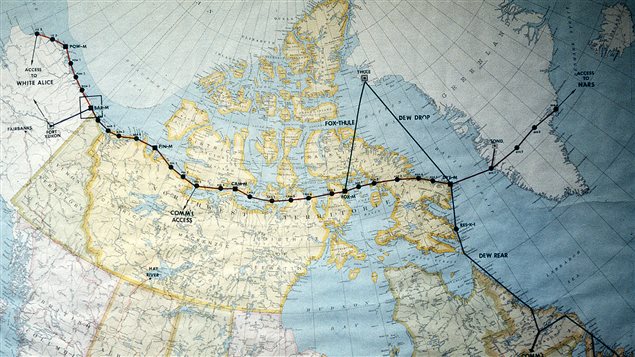 Mapa con la ubicación de las bases militares de la Línea Avanzada de Alerta Precoz en el Ártico.