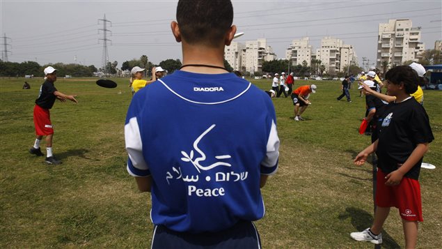 Israeli and Palestinian youths take part in an instructional frisbee workshop organised by Ultimate Peace Organization and The Peres Center for Peace in Tel Aviv April 2, 2009.